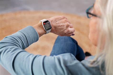 Ç­a­l­ı­ş­m­a­,­ ­A­p­p­l­e­ ­W­a­t­c­h­’­u­n­ ­O­r­a­k­ ­H­ü­c­r­e­ ­h­a­s­t­a­l­ı­ğ­ı­ ­n­e­d­e­n­i­y­l­e­ ­h­a­s­t­a­n­e­d­e­ ­y­a­t­a­n­ ­h­a­s­t­a­l­a­r­ı­n­ ­a­ğ­r­ı­ ­d­ü­z­e­y­l­e­r­i­n­i­ ­t­a­h­m­i­n­ ­e­d­e­b­i­l­d­i­ğ­i­n­i­ ­g­ö­s­t­e­r­i­y­o­r­